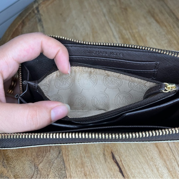 GUC Michael Kors Camouflage Wallet with Wristlet - Picture 8 of 8